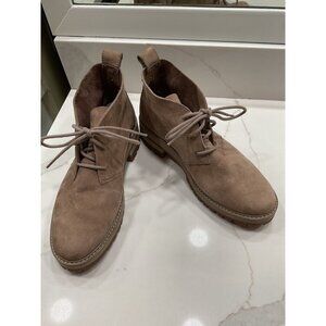 Timberland Women's Chukka Boots Tan Suede Upper Outdoors Hiking Bootie Ankle 9.5